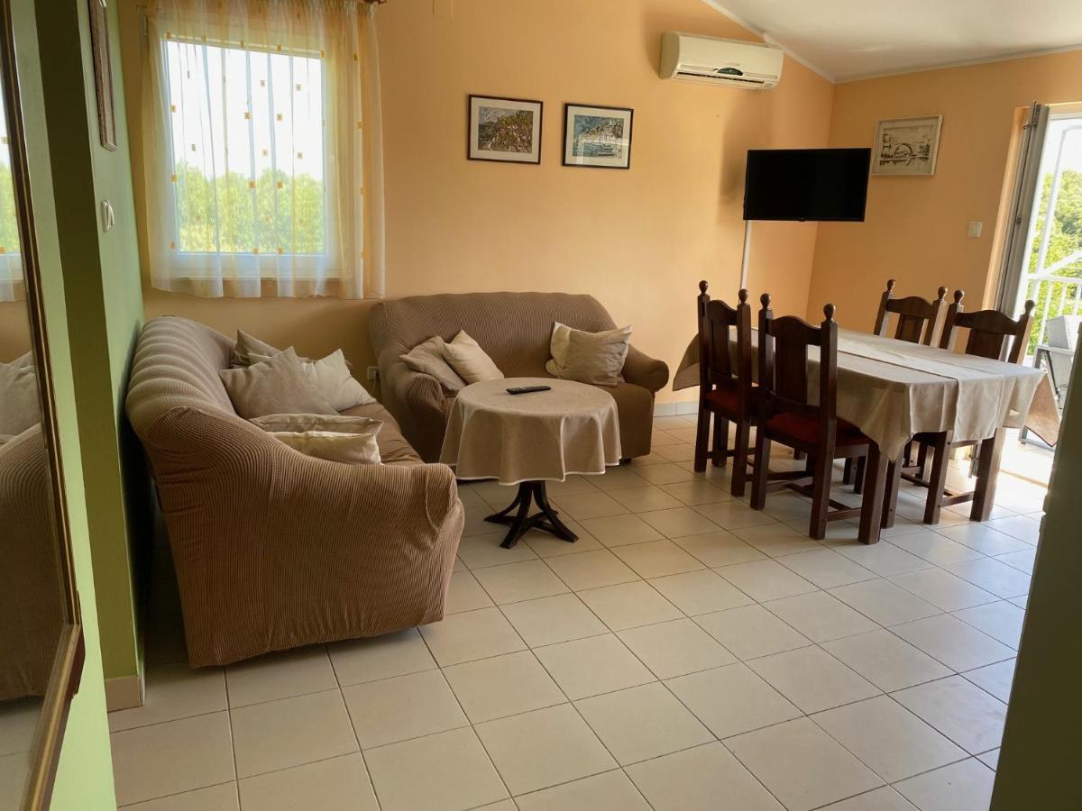 Someplace Apartmán Osobjava